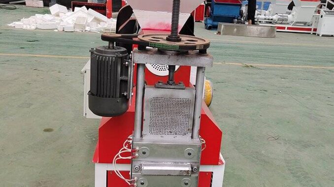 How to operate the EPS extruding machine as a new user ?